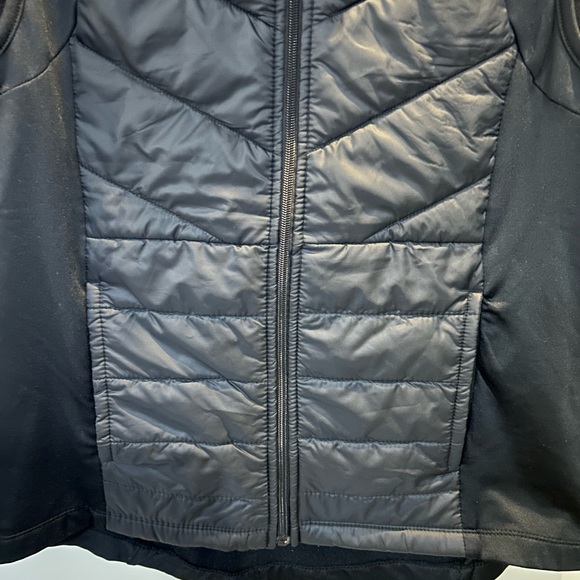 ACX Active Ladies light weight size medium black quilted vest - Picture 2 of 4